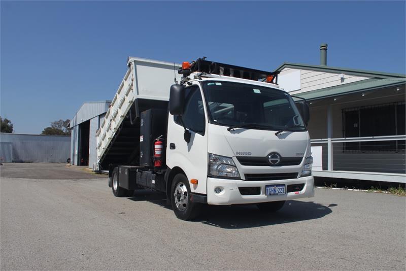 2017 Hino 300 Series Tipper 816