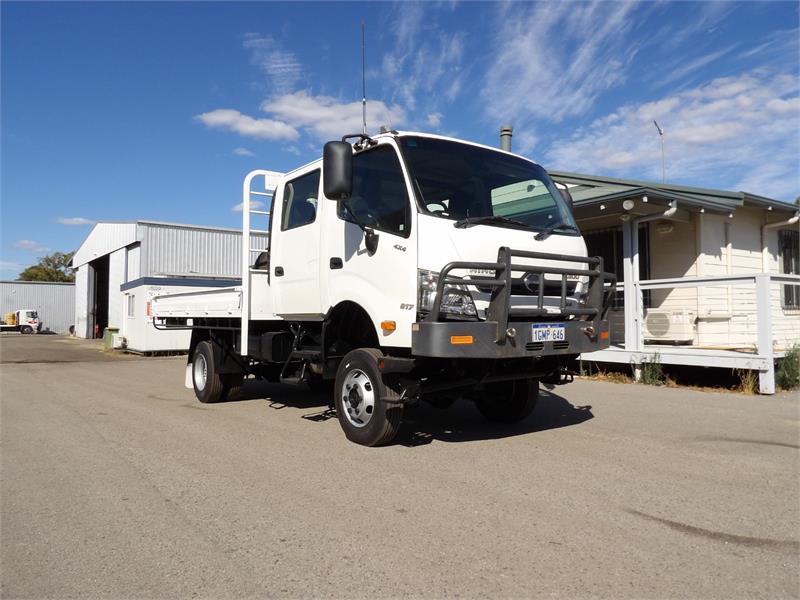 2018 Hino 300 Series Dual Cab Tray Top 817