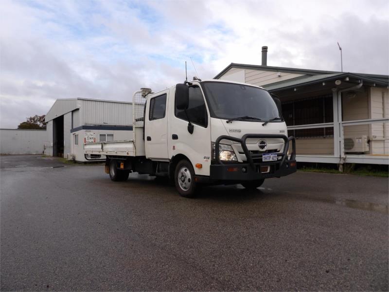 2022 Hino 300 Series Tray Top 616 Crew