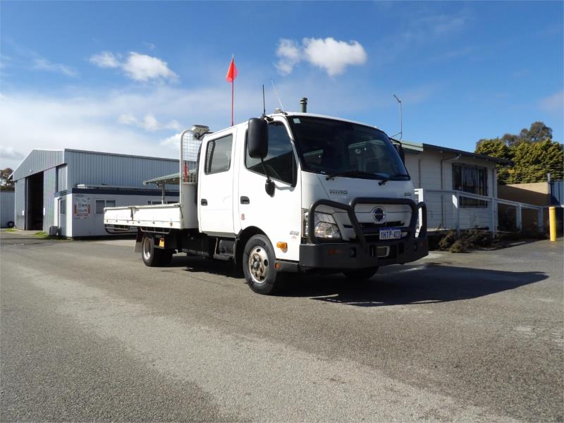 2022 Hino 300 Series Tray Top 616 Crew