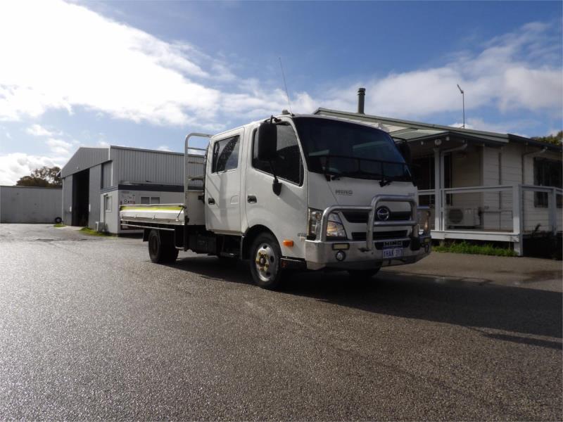 2020 Hino 300 Series Dual Cab Tray Top 616