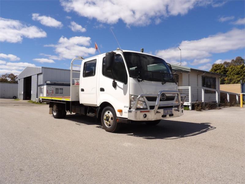2017 Hino 300 Series Dual Cab Tray Top 616