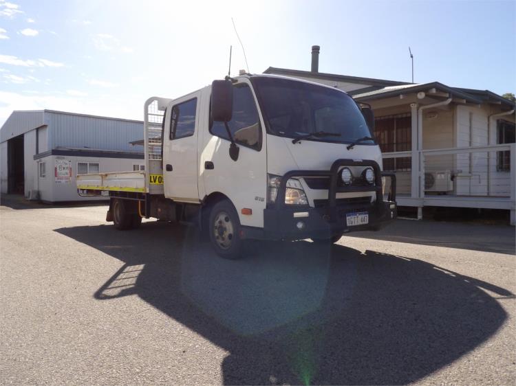 2019 Hino 300 Series Dual Cab Tray Top 616