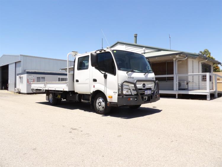 2022 Hino 300 Series Tray Top 616 Crew