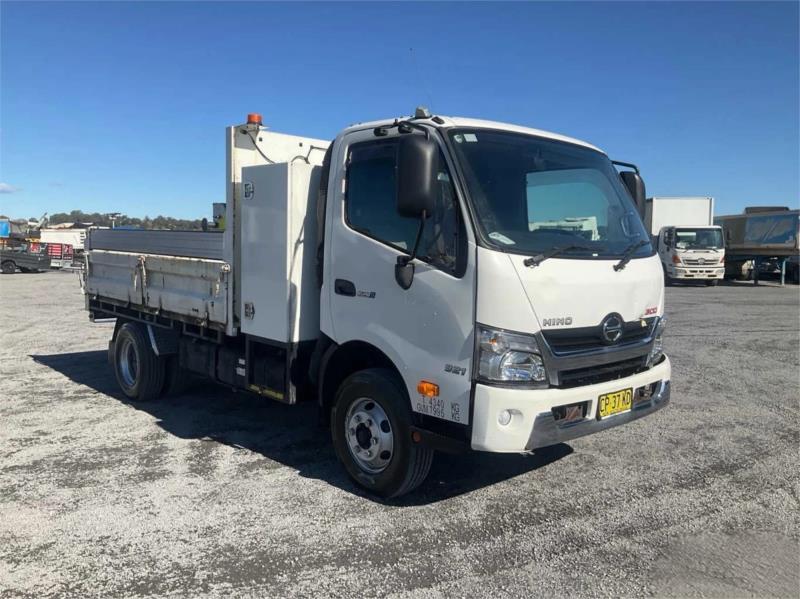 2018 Hino 300 Series Tipper 921