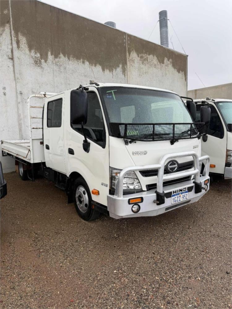 2020 Hino 300 Series Dual Cab Tray Top 616