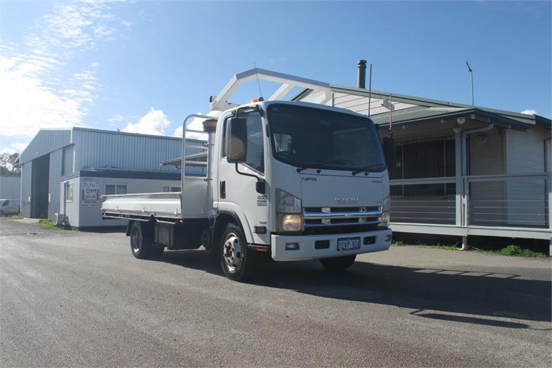 2015 Isuzu N Series Tray