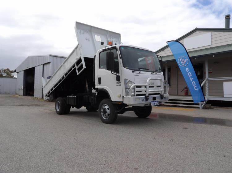 2012 Isuzu N Series Tipper NPS 300